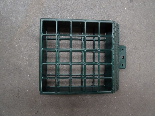 Pallet kunststof voederbakjes voor vogels - afbeelding 3 van  6