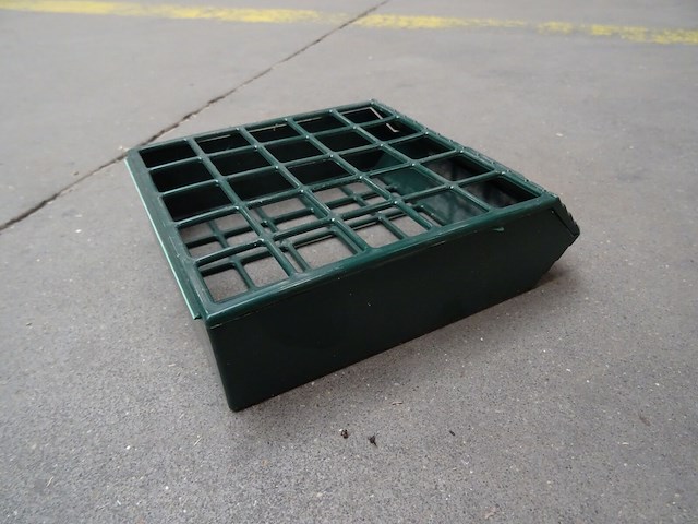 Pallet kunststof voederbakjes voor vogels - afbeelding 4 van  6