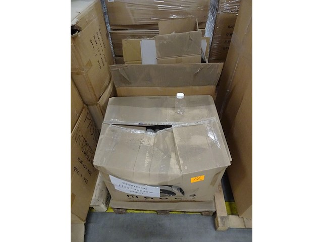 Pallet lege shampoo flesjes - afbeelding 1 van  4
