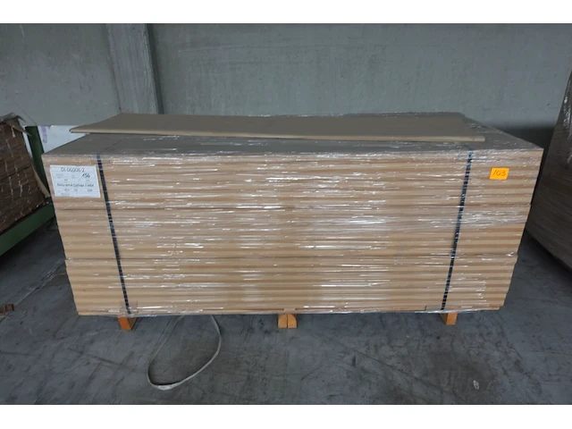 Pallet mdf deurkozijnen - afbeelding 1 van  3