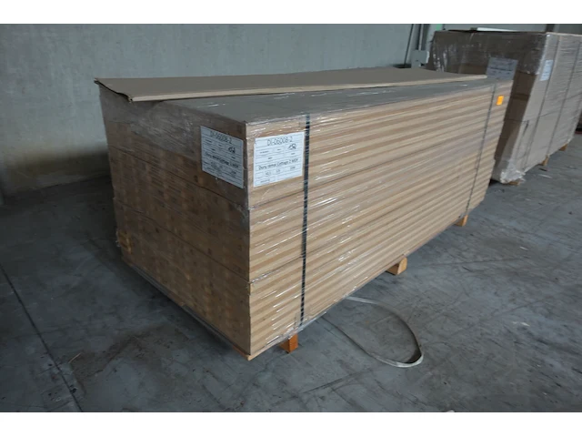 Pallet mdf deurkozijnen - afbeelding 3 van  3