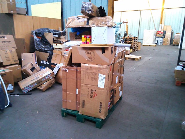 Pallet met 40 artikelen, klantretour amazon klasse c - afbeelding 1 van  4