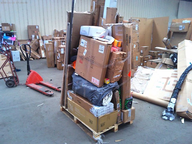 Pallet met 40 artikelen, klantretour amazon klasse c - afbeelding 1 van  5
