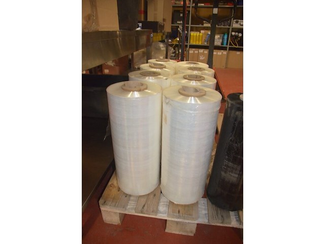 Pallet met 7 rollen doorzichtige machinewikkelfolie, 1 rol doorzichtige machinewikkelfolie - afbeelding 3 van  3