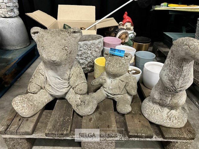 Pallet met beelden + potten enz. - afbeelding 3 van  6