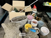 Pallet met beelden + potten enz. - afbeelding 4 van  6