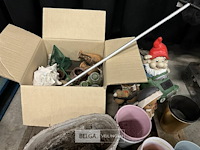 Pallet met beelden + potten enz. - afbeelding 5 van  6