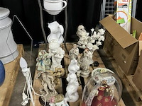 Pallet met beelden + potten + staander met spiegel - afbeelding 1 van  7