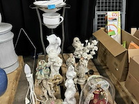 Pallet met beelden + potten + staander met spiegel - afbeelding 2 van  7