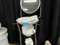 Pallet met beelden + potten + staander met spiegel - afbeelding 3 van  7