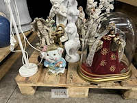 Pallet met beelden + potten + staander met spiegel - afbeelding 4 van  7