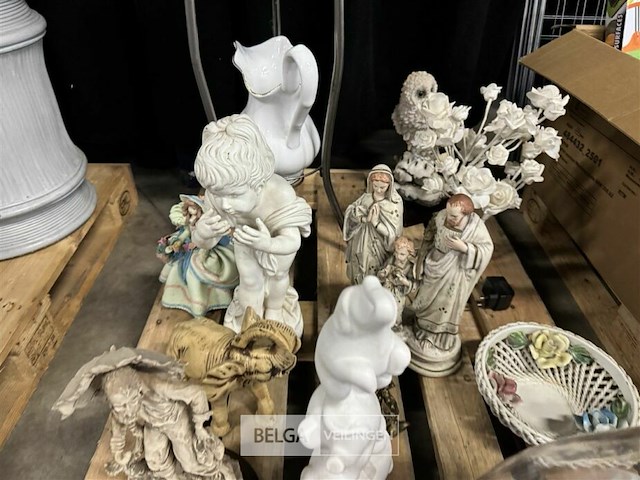 Pallet met beelden + potten + staander met spiegel - afbeelding 6 van  7