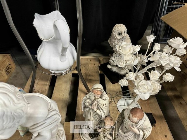 Pallet met beelden + potten + staander met spiegel - afbeelding 7 van  7