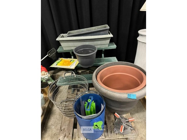 Pallet met bloempotten - bloemenrek - bloembakken - afbeelding 1 van  6