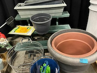 Pallet met bloempotten - bloemenrek - bloembakken - afbeelding 1 van  6