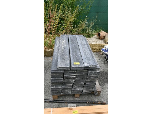 Pallet met borduren - afbeelding 1 van  3