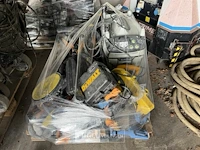 Pallet met div machines