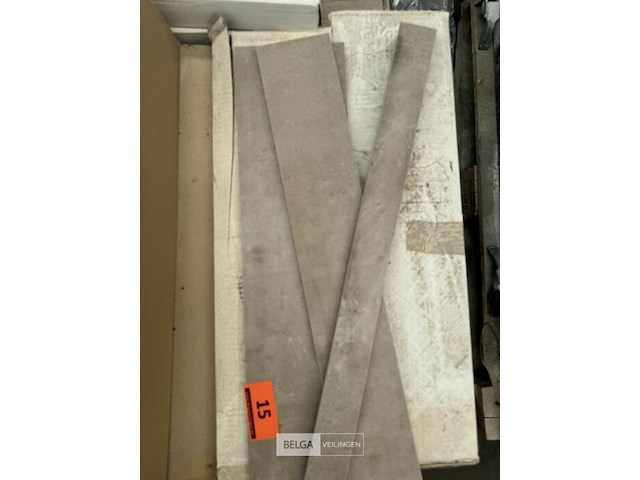 Pallet met div plinten - afbeelding 4 van  5