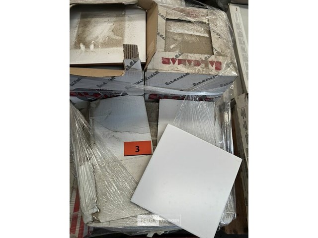 Pallet met div tegels - afbeelding 2 van  5