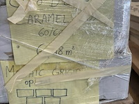Pallet met div tegels - afbeelding 5 van  5