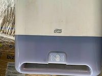 Pallet met div tork dispensers - afbeelding 2 van  3