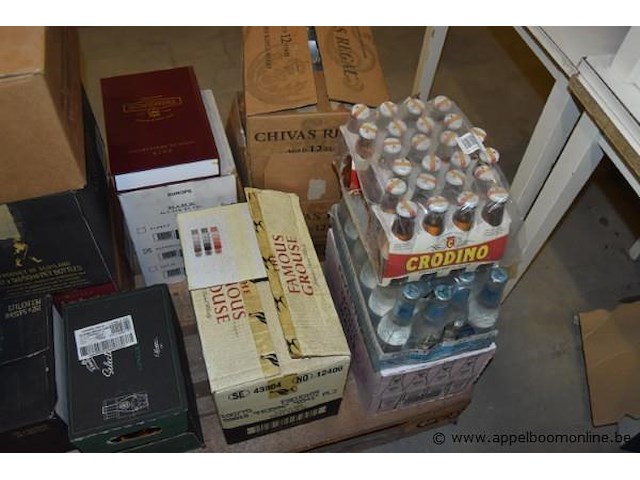 Pallet met diverse dranken, met o.a. johnnie walker, the famous grouse, chivas regal, hine, excellia, fever-tree, crodino - afbeelding 3 van  3
