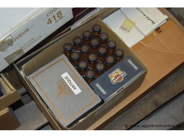 Pallet met diverse dranken, o.a. 24x miniatuur fles martini bianco, 12x miniatuur fles cognac martell v.s.o.p., doos jack daniel's - afbeelding 3 van  3