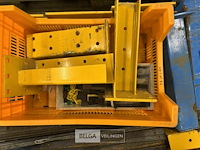 Pallet met diverse soorten ijzer bescherm stukken pallet stelling - afbeelding 4 van  5