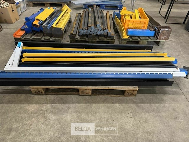 Pallet met diverse soorten ijzer - afbeelding 2 van  5