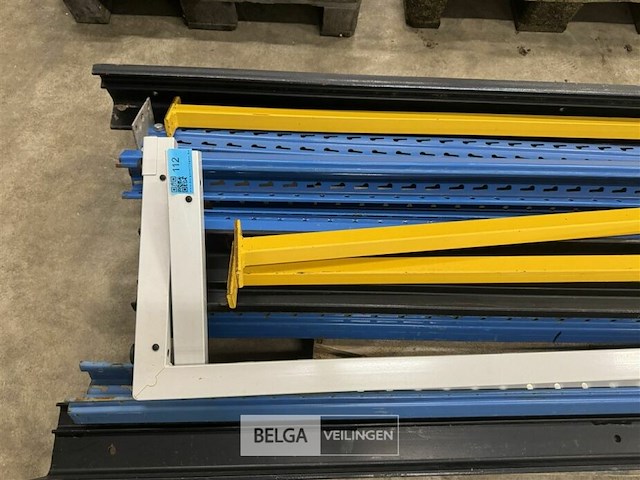 Pallet met diverse soorten ijzer - afbeelding 5 van  5