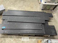 Pallet met diverse venstertabletten - afbeelding 1 van  4