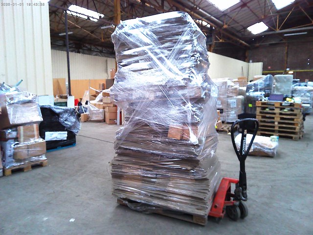 Pallet met dozen - afbeelding 2 van  4