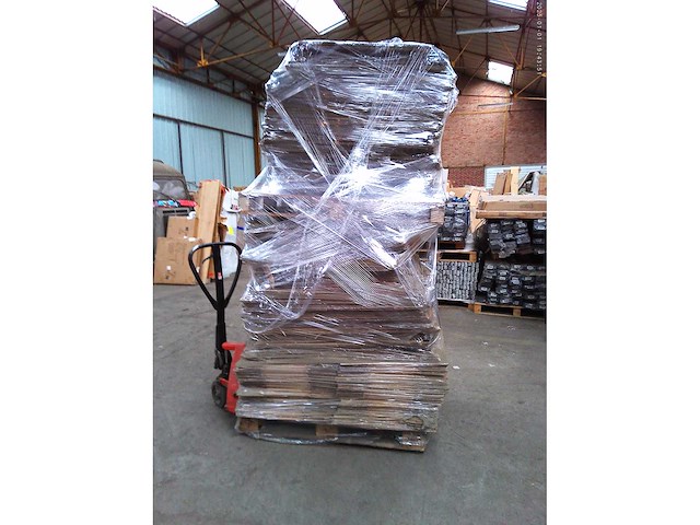 Pallet met dozen - afbeelding 4 van  4