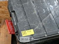 Pallet met emmers en kuipen en kompactuna - afbeelding 2 van  3