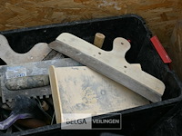 Pallet met emmers en kuipen en kompactuna - afbeelding 3 van  3