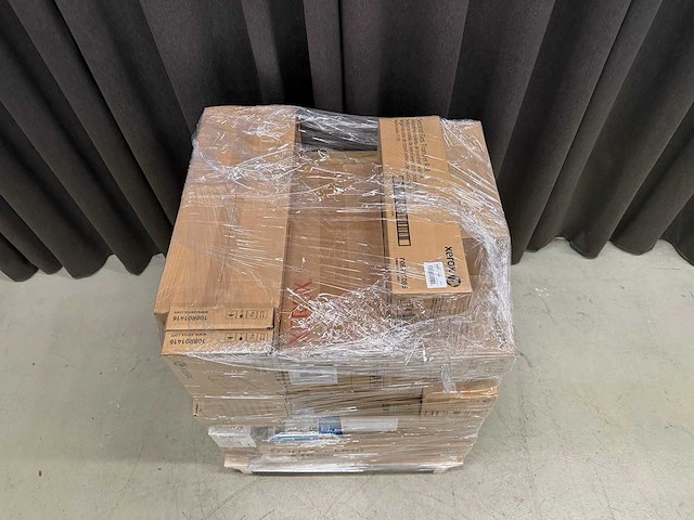 Pallet met gemengde supplies en onderdelen - afbeelding 4 van  4