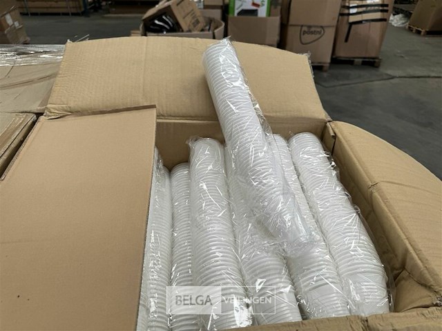 Pallet met inhoud bekertjes - afbeelding 3 van  8