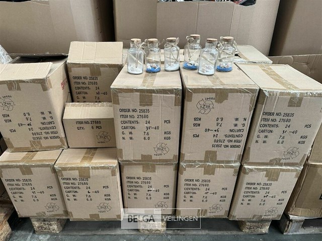 Pallet met inhoud deco vaasjes met schelpen - afbeelding 2 van  7