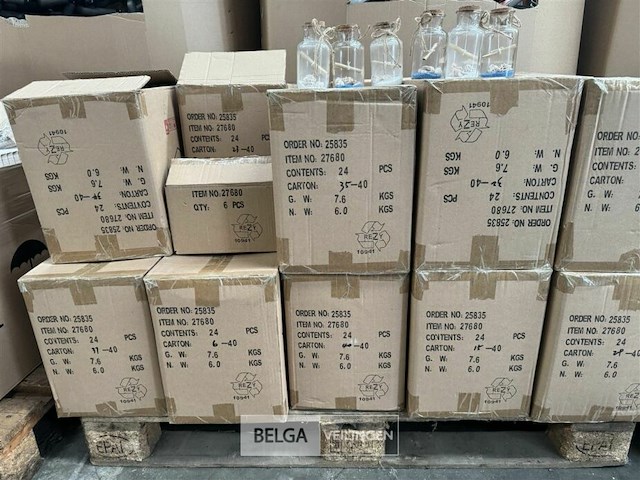 Pallet met inhoud deco vaasjes met schelpen - afbeelding 6 van  7