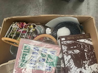 Pallet met inhoud diverse consumenten goederen - afbeelding 3 van  7