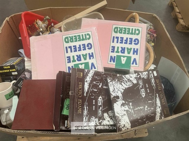 Pallet met inhoud diverse consumenten goederen - afbeelding 7 van  7