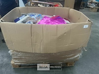 Pallet met inhoud diverse consumenten goederen