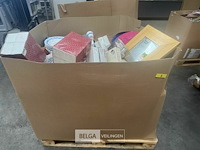 Pallet met inhoud diverse consumenten goederen