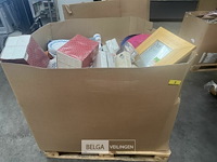Pallet met inhoud diverse consumenten goederen - afbeelding 3 van  7