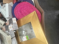 Pallet met inhoud diverse consumenten goederen - afbeelding 4 van  7