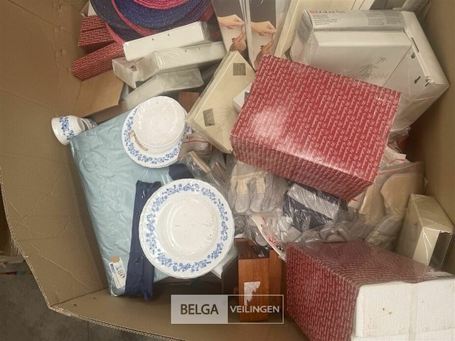 Pallet met inhoud diverse consumenten goederen - afbeelding 6 van  7