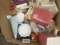 Pallet met inhoud diverse consumenten goederen - afbeelding 6 van  7