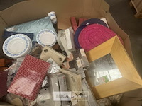 Pallet met inhoud diverse consumenten goederen - afbeelding 7 van  7