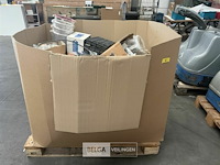 Pallet met inhoud diverse consumenten goederen - afbeelding 2 van  7