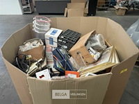 Pallet met inhoud diverse consumenten goederen - afbeelding 3 van  7
